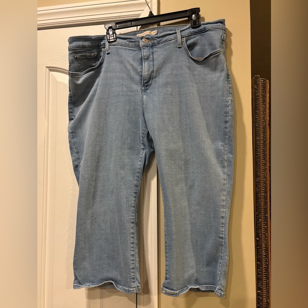 Levi’s 311 capris